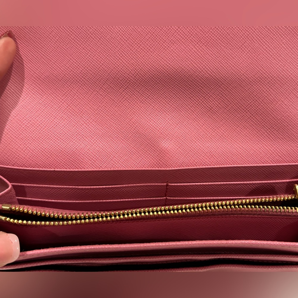 !!Sold!! PRADA SAFFIANO Lock Wallet NWOT - Picture 7 of 14